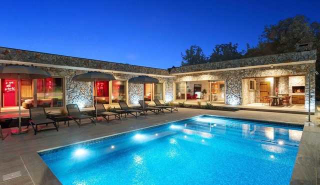 Stunning home in Dicmo