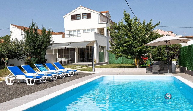 Stunning home in Dugopolje
