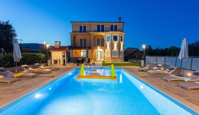 Stunning home in Dugopolje