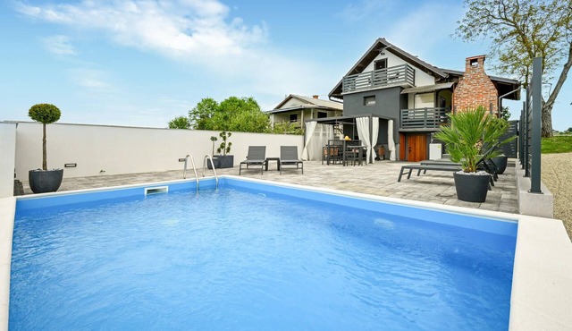 Stunning home in Jalzabet with sauna