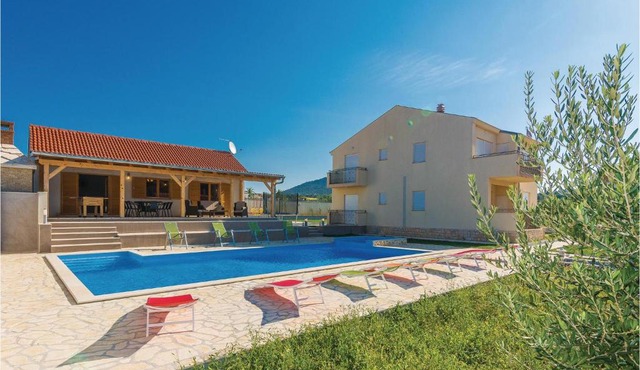 Stunning Home In Kakma With Jacuzzi, Wifi And Outdoor Swimming Pool
