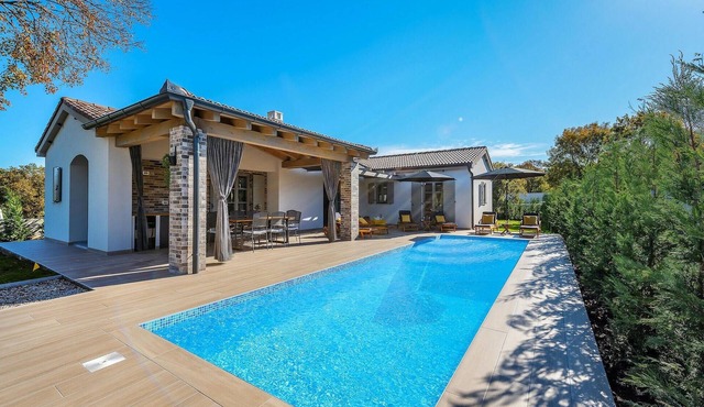 Stunning home in Krnica in Krnica