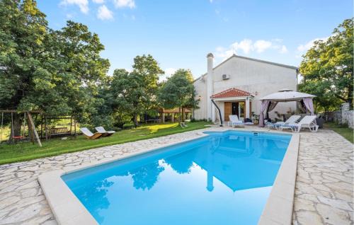 Stunning Home In Lozovac