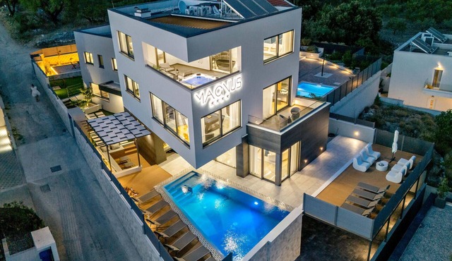 Stunning home in Makarska with sauna in Makarska