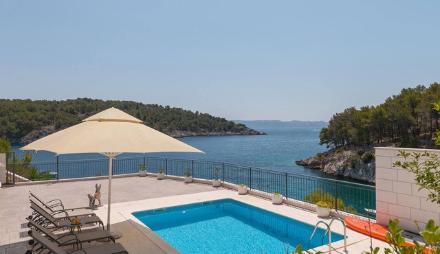 Stunning home in Milna