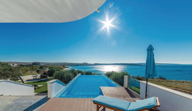 Stunning home in Povljana