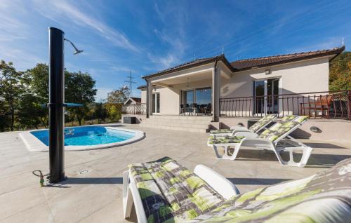 Stunning Home In Sinj