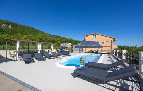 Stunning Home In Sinj