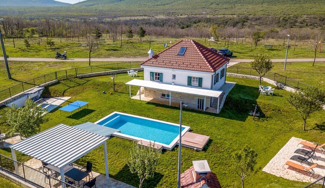 Stunning home in Tijarica with WiFi