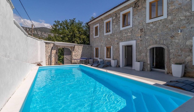 Stunning home in Tribalj