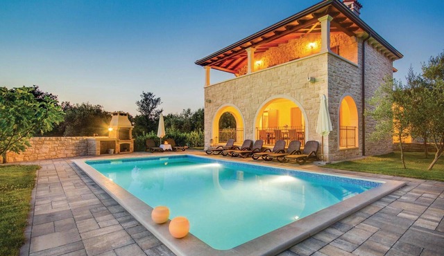Stunning home in Turcic