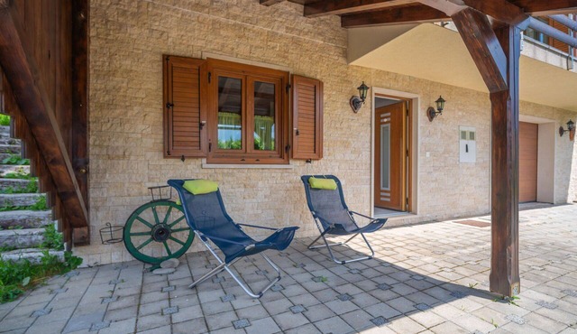 Stunning private villa for 4 people with WIFI, TV, balcony, pets allowed and panoramic view