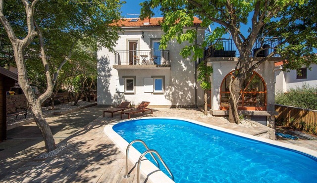 Stunning private villa for 12 guests with private pool, WIFI, A/C, TV, terrace and pets allowed
