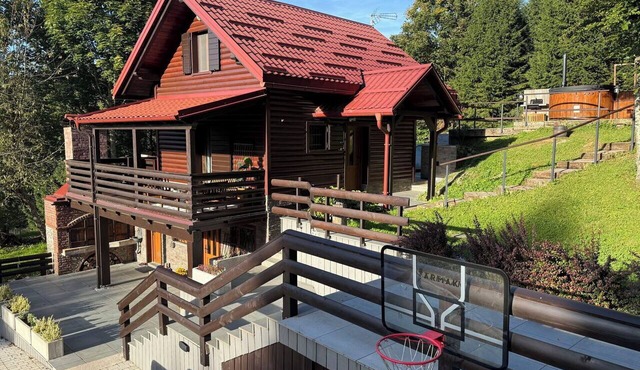 Stunning private villa for 6 people with private pool, WIFI, hot tub, TV and terrace