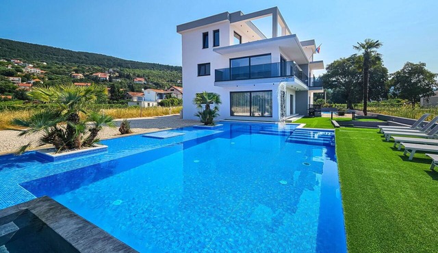 Stunning private villa for 14 guests with A/C, private pool, WIFI, TV, terrace and panoramic view