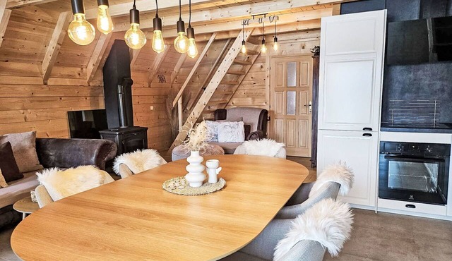 Stunning private villa for 4 guests with hot tub, WIFI, A/C, TV and terrace