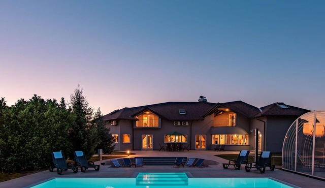 Stunning private villa with WIFI, private pool, A/C, hot tub, TV, terrace, panoramic view, parking