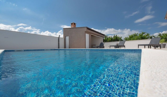 Stunning private villa for 8 people with private pool, WIFI, A/C, TV and terrace