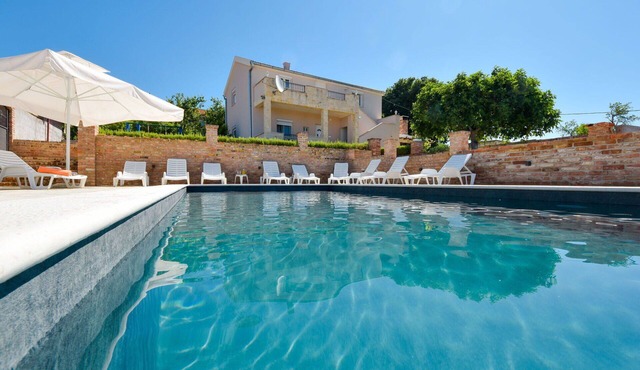 Stunning private villa for 10 people with WIFI, private pool, A/C, TV and terrace