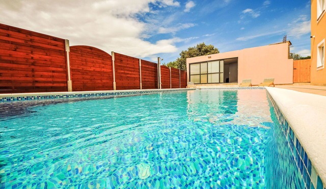Stunning private villa for 10 people with WIFI, private pool, A/C, TV and terrace