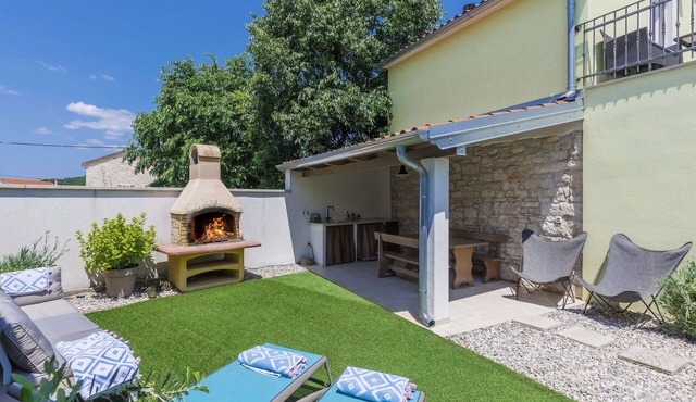 Stunning private villa for 4 guests with hot tub, A/C, WIFI, TV and terrace