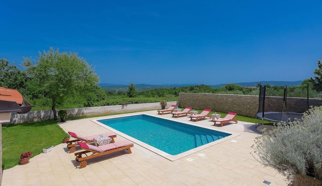Stunning private villa for 10 guests with private pool, WIFI, A/C, TV and terrace