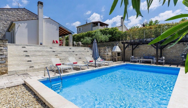 Stunning private villa for 5 people with WIFI, private pool, A/C, TV and patio