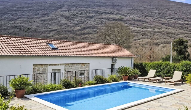 Stunning private villa for 8 people with WIFI, private pool, A/C, TV, terrace and panoramic view in Puljizi
