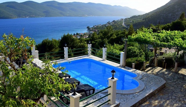 Stunning private villa for 8 guests with private pool, A/C, WIFI, TV, terrace and pets allowed