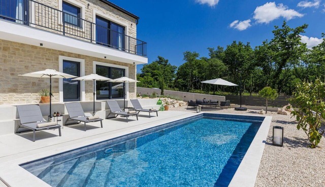 Stunning private villa with internet, A/C, private pool, TV, terrace and panoramic view
