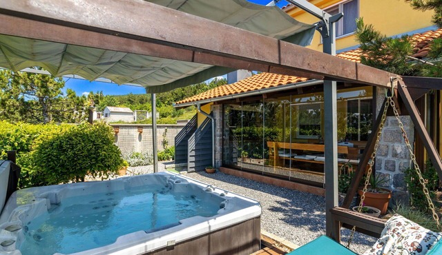 Stunning private villa with A/C, private pool, WIFI, hot tub, TV, terrace and panoramic view