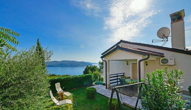 Stunning villa for 2 guests with WIFI, A/C, TV and terrace