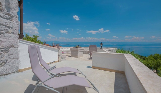 Stunning villa for 6 guests with WIFI, A/C, TV, terrace and pets allowed