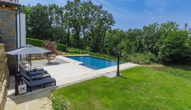 Stunning villa for 6 people with private pool, WIFI, A/C, TV and terrace
