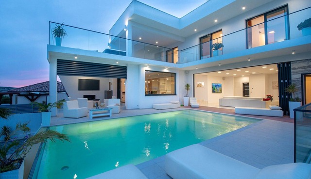 Stunning Villa for 8 in Maslenica