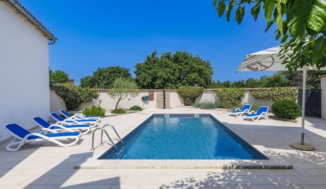 Stunning villa for 8 people with WIFI, A/C, private pool, TV and terrace