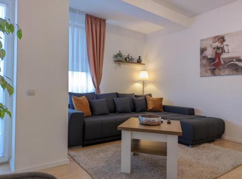 Stylish Sunrise Apartment - Balcony & Parking in Bucharest