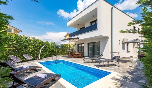 Stylish Villa Metra Maris2 with a sea view and a pool on Krk