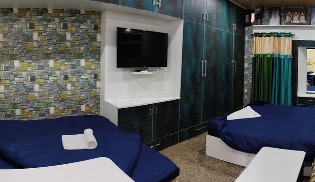 Sukoon Homestay with 6-bedroom, Cafe, WiFi on Mall Road Mussoorie in Mussoorie