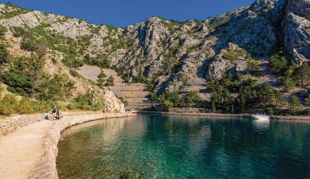 Sunny Beachfront Jablanac Apartments - Three Bedroom Apartment in Jablanac