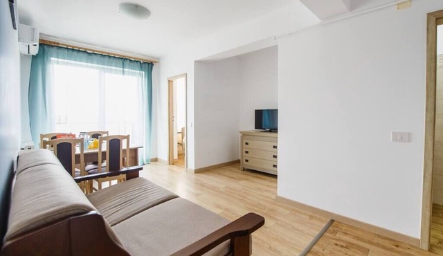 Sunny View 2 Bedroom Central Apartment in Oradea