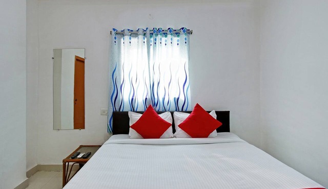 Super Hotel O Golden Hive Madhapur Near in Hyderabad