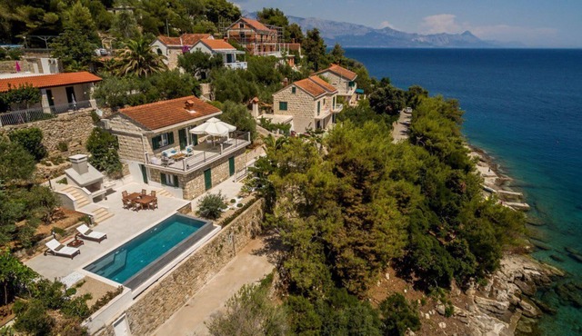 Sweet Beachfront Villa of Sumartin in Selca