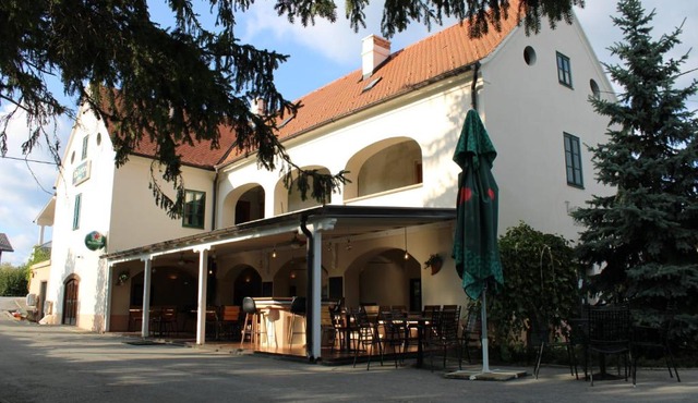 Taverna 1860 Rooms & Apartments