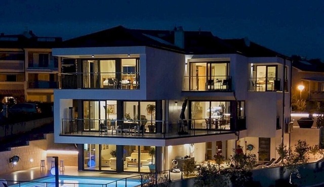 The Grand View Villa* with a heated pool, gym & wellness zone on Krk in Njivice