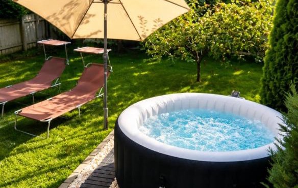 The Green House - Jacuzzi & Garden Escape in Timisoara
