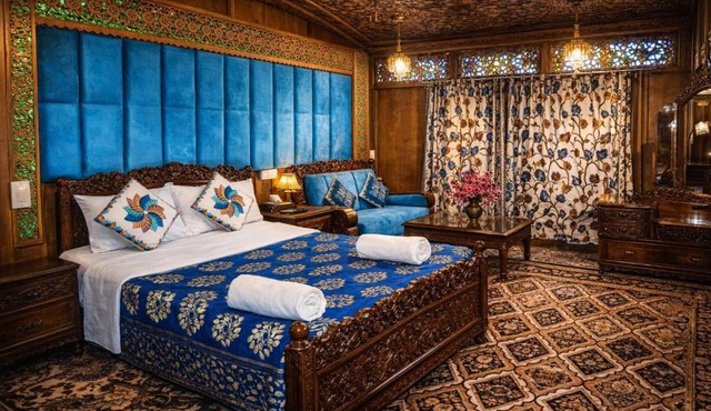 The Heritage Amina Group Of Houseboats in Srinagar
