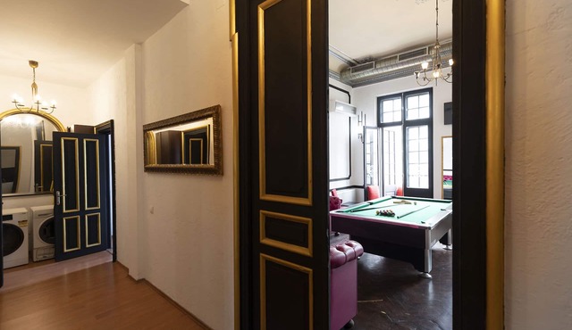 the perfect accommodation for big groups. 18 beds, hot tub, dry sauna, and more in bucharest