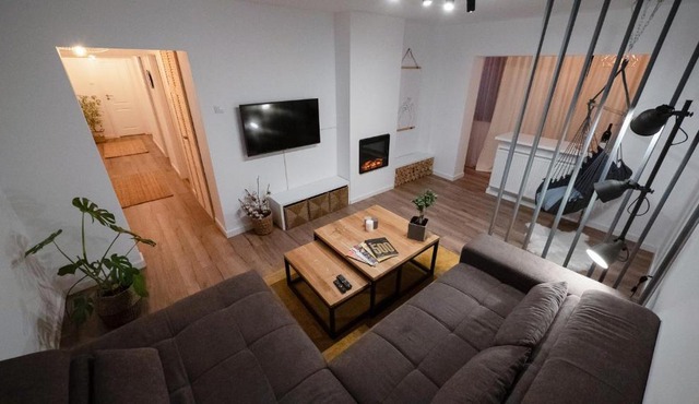 The Retreat - Heartwarming Fireplace 3-Room Apartment in Braşov