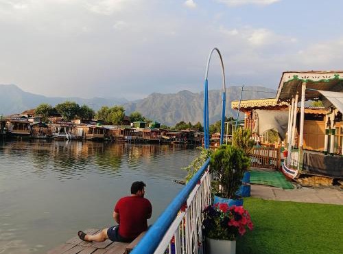 The Retreet Houseboat in Srinagar